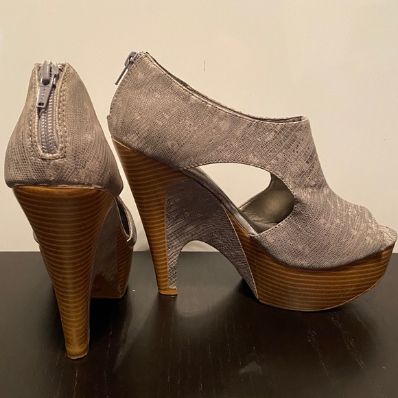 Gomax Silver Snake Print Stacked Modern Platforms - Picture 11 of 11